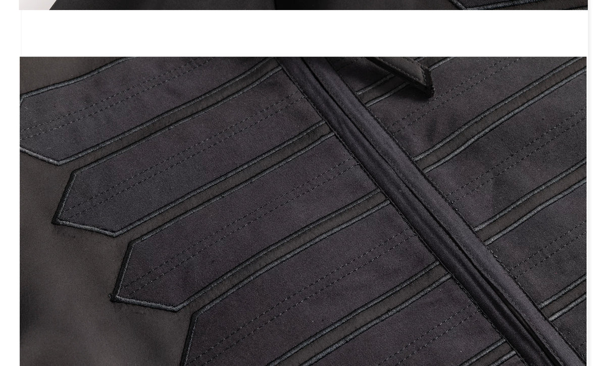 ブラックのナポレオン刺繍サテンジャケット ディテール