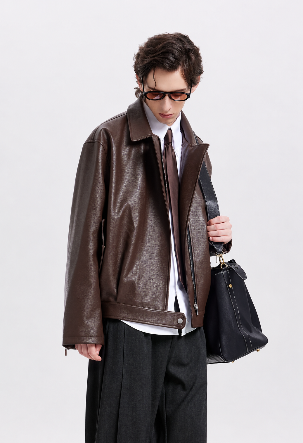 シボ加工のフェイクレザージップジャケット