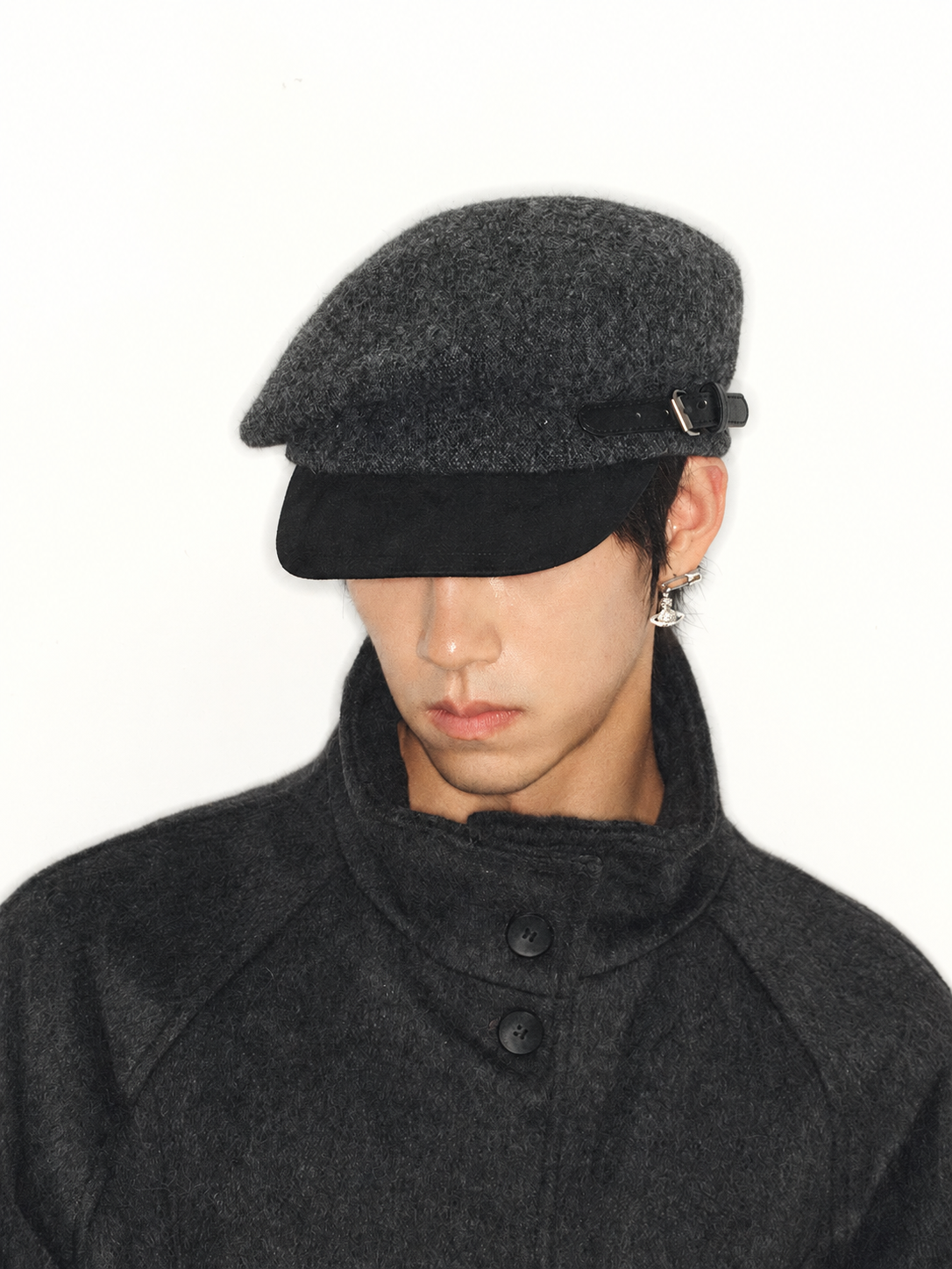 BUCKLE TRIM NEWSBOY CAP
