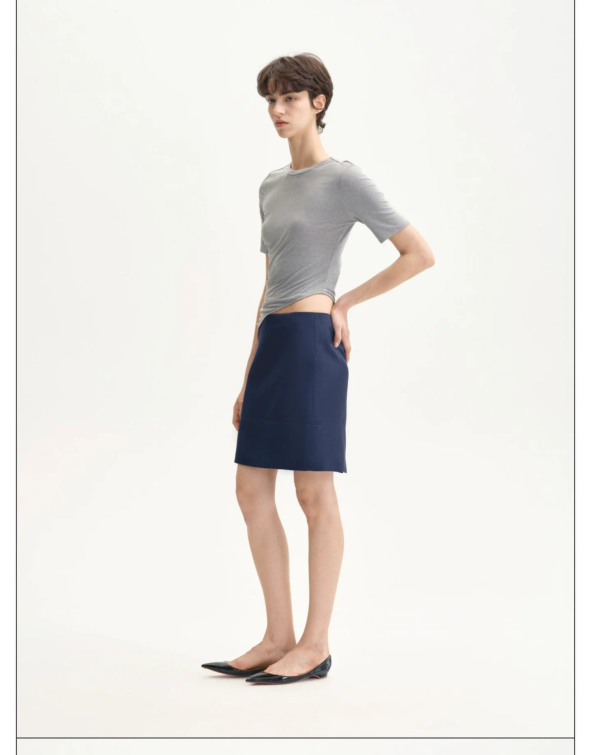 FLORAL ASYMMETRICAL HEM T-SHIRT